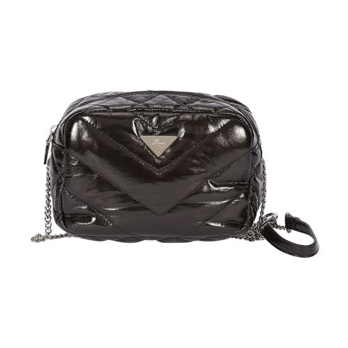 Τσάντα ,από γυαλιστερή δερματίνη και διακοσμητικά γαζιά, με φερμουάρ και εσωτερική τσέπη ,διαστάσεων  20 cm X 15 cm X 10cm, μεταλλική χοντρή αλυσίδα και δερματίνη μήκους 120 cm σε χρώμα μαύρο