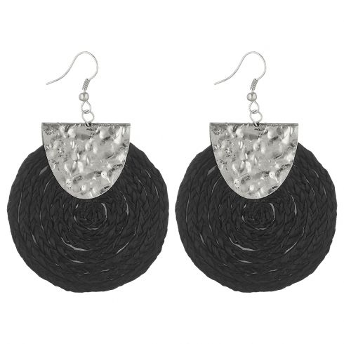 Σκουλαρίκια χειροποίητα(8cm),κρεμαστοί δίσκοι από ψάθα με μεταλλική λεπτομέρεια , σε χρώμα μαύρο,ασημί