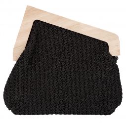 Τσάντα φάκελος χειροποίητος από ψάθα με διαγώνιο ξύλινο κλείσιμο (25Χ23) σε χρώμα μαύρο