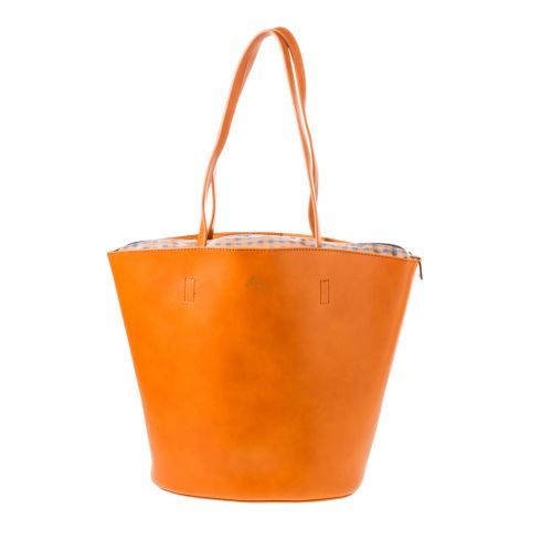 Τσάντα από δερματίνη,(37cm x 22cm x 13cm) σε τριγωνικό σχήμα,εσωτερική θήκη απο καρό ύφασμα με φερμουάρ ,λουρί ώμου 120cm,σε χρώμα καφέ-ταμπά
