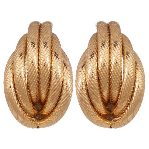 Σκουλαρίκια μεταλλικά καρφωτά σαγρέ, μήκους 4cm, σε χρώμα χρυσό.
