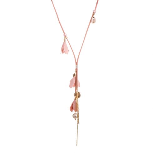 Κολιέ από δέρμα ( 100cm μήκος , προέκταση αλυσίδας 6cm) με υφασμάτινα κρινάκια και μεταλλικά στοιχεία, κοχύλι ,λευκή πέρλα και μακριά αλυσιδάκια,σε χρώμα nude ροζ,χρυσό