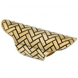 Δαχτυλίδι μπρούτζινο με γεωμετρικά σχέδια σε χρώμα χρυσό.