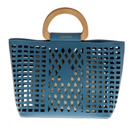 Τσάντα από δερματίνη διάτρητη με γεωμετρικά σχέδια  (26Χ38Χ13cm) με στρογγυλά ξύλινα χερούλια, με εσωτερικό ξεχωριστό πουγκί  και αποσπώμενο λουρί (1,14cm) σε χρώμα γαλάζιο